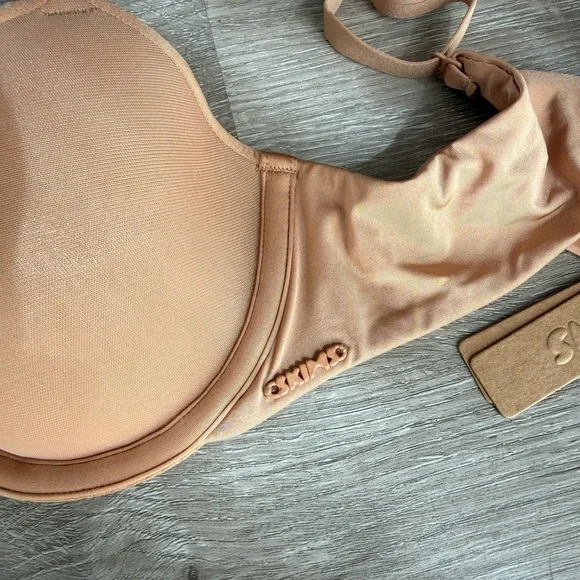 SKIMS Weightless Demi Bra - Picture 5 of 6